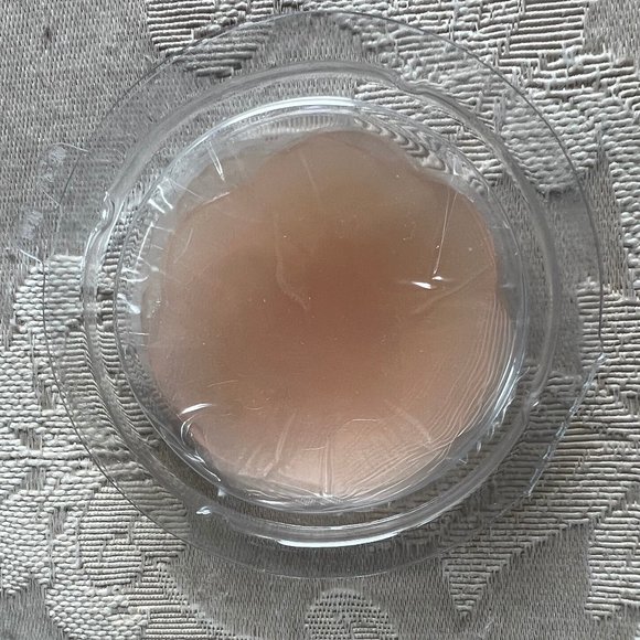 Ultimate Silicone Gel Breast Petals with Case Natural Color fits all NWT - Picture 5 of 7